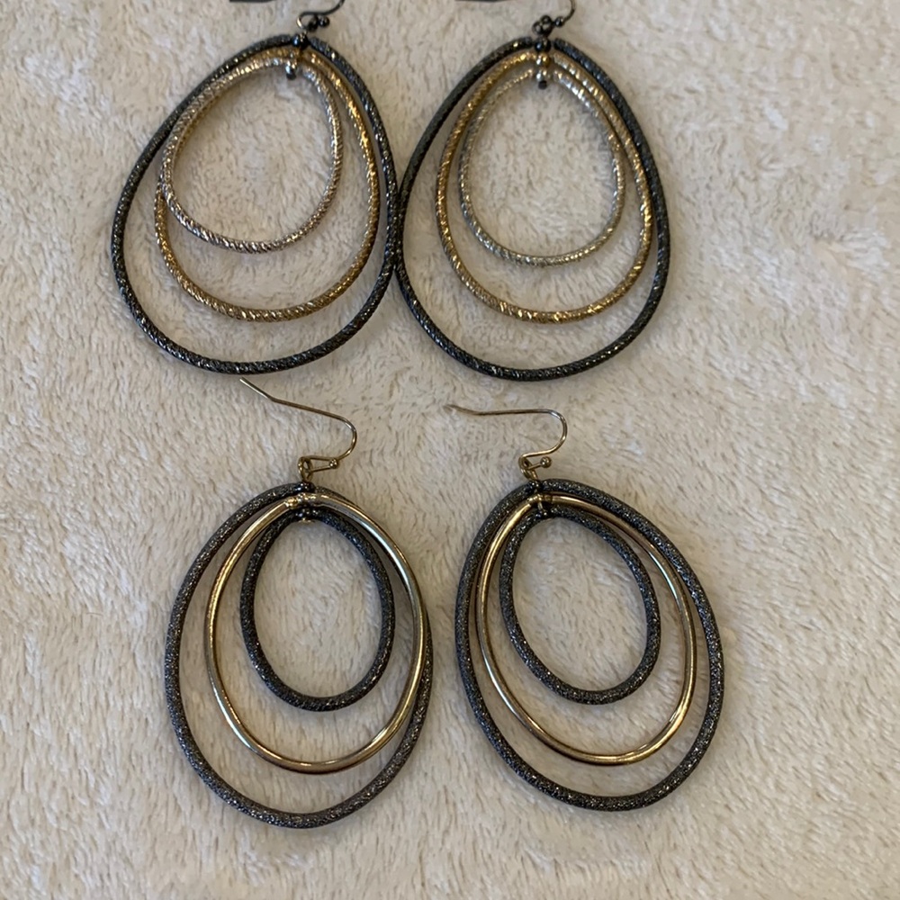 Set of two black and gold hooped earings